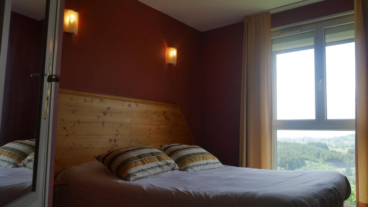Logis Le Saint Cyr Montmelard Exterior foto