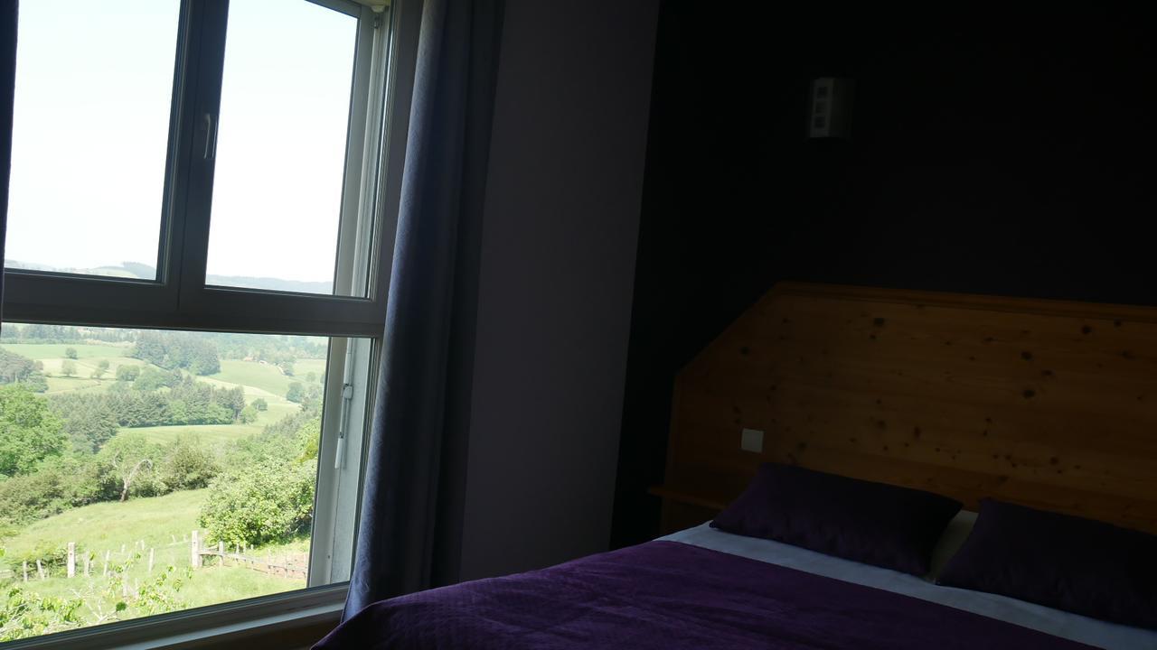 Logis Le Saint Cyr Montmelard Exterior foto