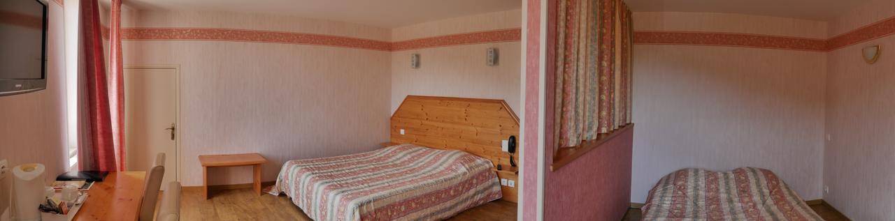 Logis Le Saint Cyr Montmelard Exterior foto