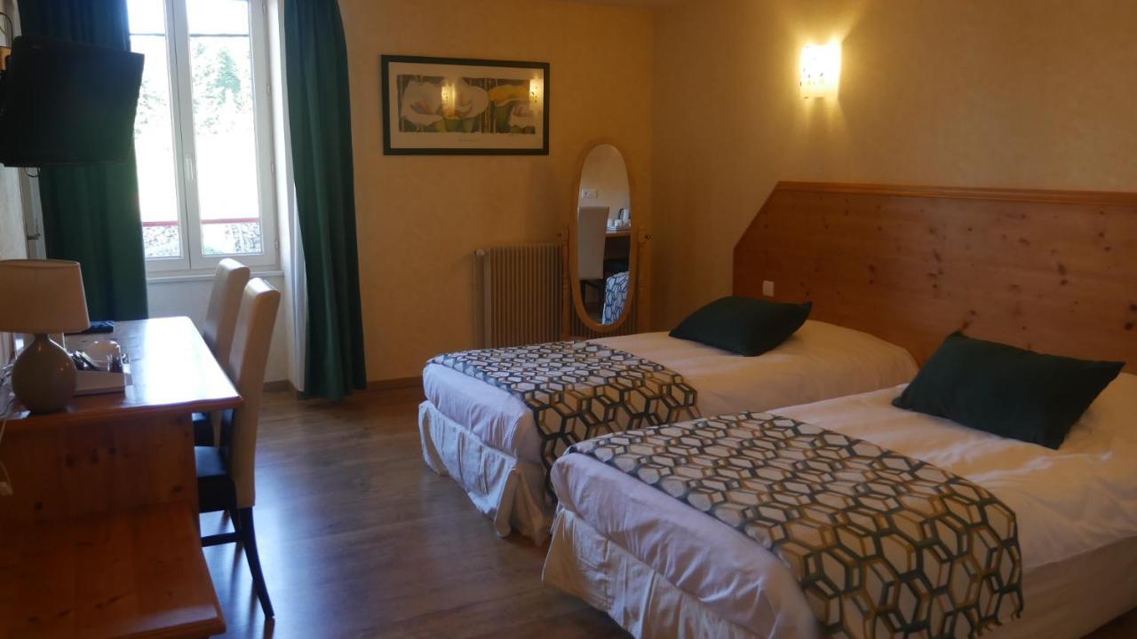 Logis Le Saint Cyr Montmelard Exterior foto