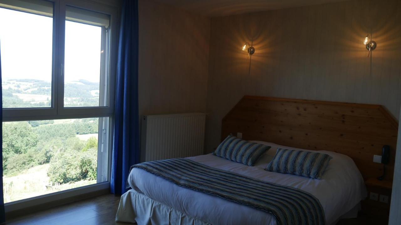 Logis Le Saint Cyr Montmelard Exterior foto